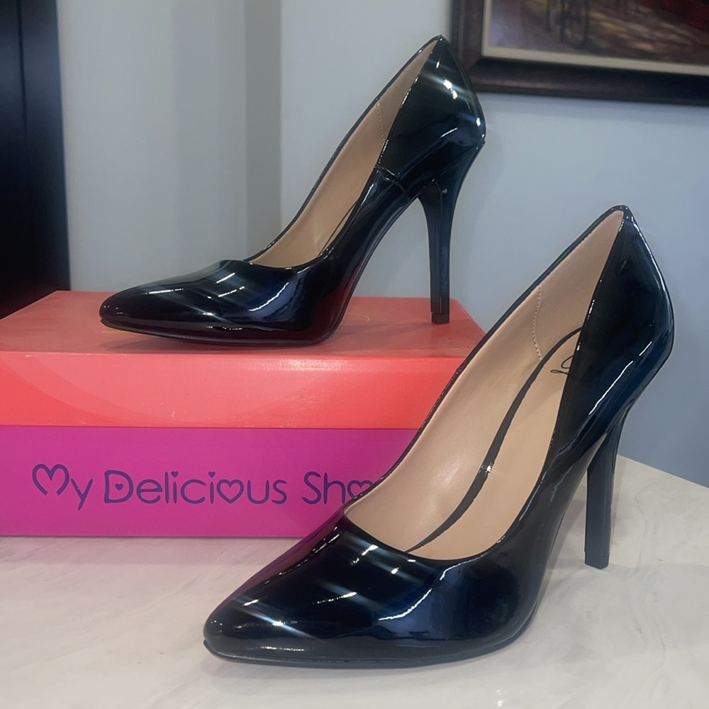New!! ✨ Gorgeous 🌺 Black Patent Leather Pumps Heels 👠 - Size 9 and 10